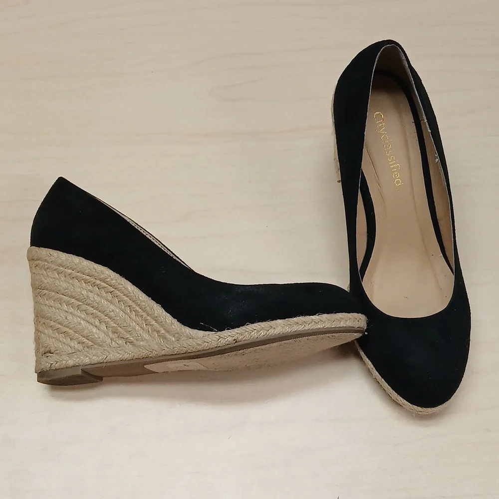 City Classified Women's Black Wedge Shoes Size 8.5 - Picture 3 of 4